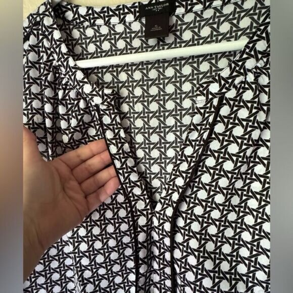 Ann Taylor Rattan Print Blouse XL Split NeckSleeveless Contrast Trim - Picture 4 of 6